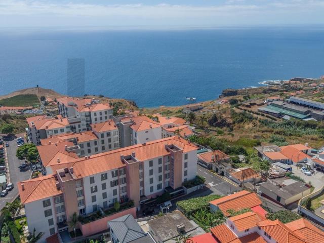 Apartamento T2+1 com Logradouro Privativo de 48,78 m² Assoma. 75m² Caniço
