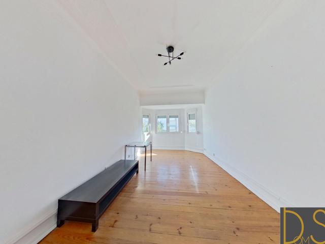 Apartamento T2+1 com Sala Dupla na Prestigiada Av. João XXI Renda 1350€