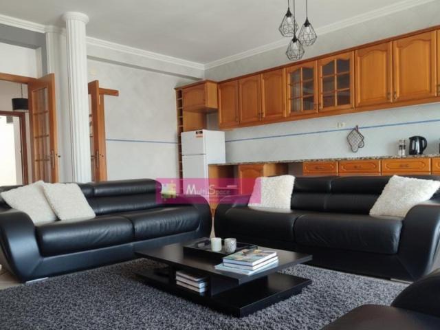 Apartamento T2+1 com terraço