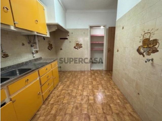 Apartamento T2+1 com Terraço e Anexo Amadora Próximo da Estação de Comboio