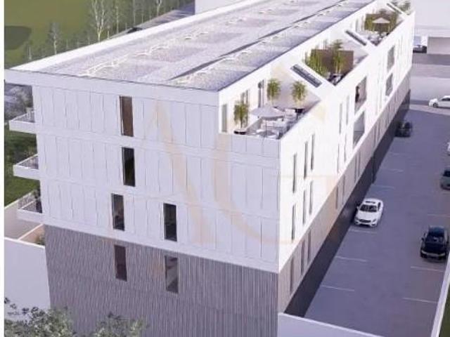Apartamento T2+1 com terraço último andar e garagem em Porti. 118m² Portimão