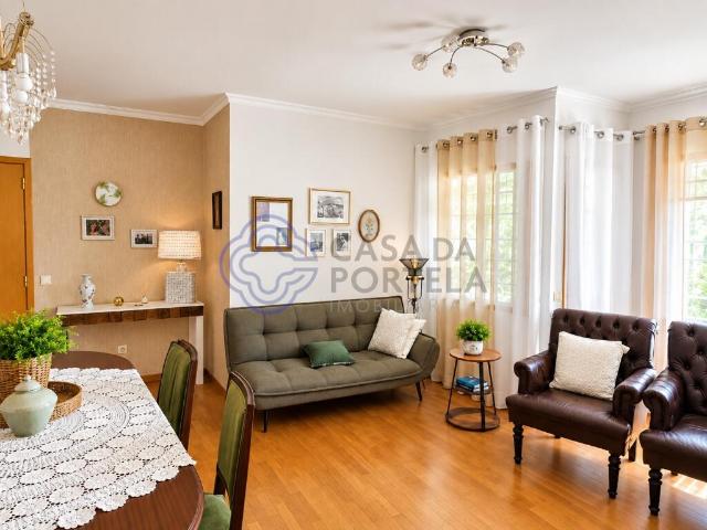 Apartamento T2+1 com varanda e lugar de garagem em Gondomar