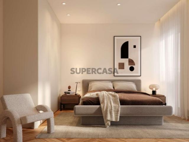 Apartamento T2+1 com varanda no condomínio Cedofeita 497, Porto