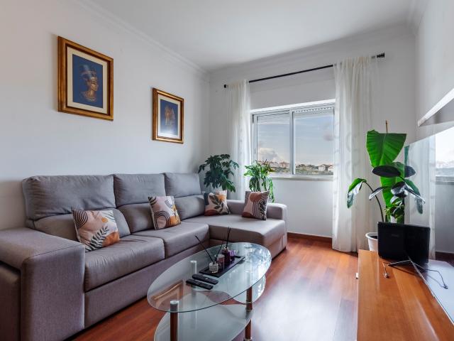 Apartamento T2+1 com Vista Desafogada | Cacém