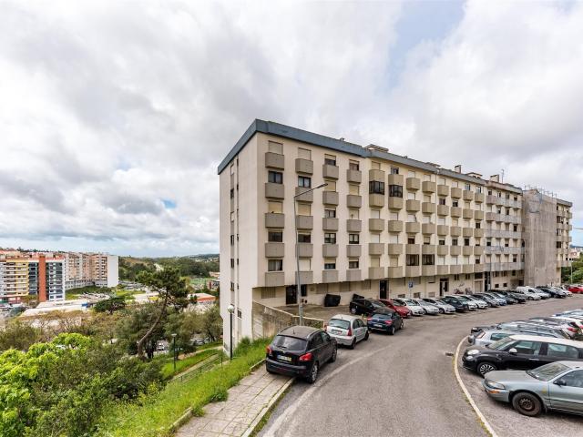 Apartamento T2+1 convertido em T3 em Rio de Mouro – Excele. 64m² Rio De Mouro
