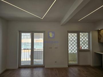 Apartamento T2+1 Central na Venteira, Amadora em Renovação T. 74m² Venteira