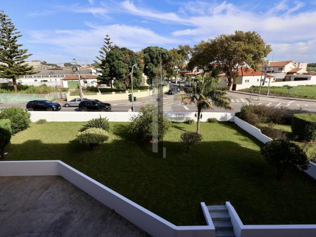 Apartamento T2+1 Aguda a 850m da praia