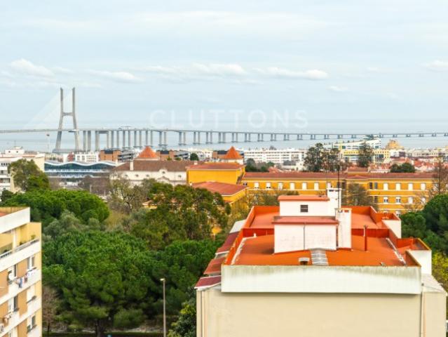 Apartamento T2+1 para arrendar, garagem e vista rio, Portela sul