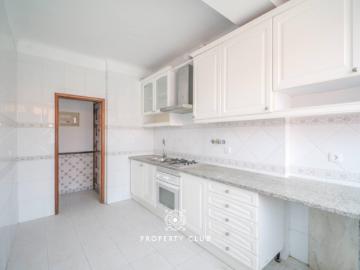 Apartamento T2+1 Duplex à Venda em Venda Nova