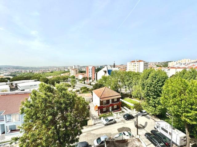 Apartamento T2+1 Duplex, c/ parqueamento, Ramada Caneças