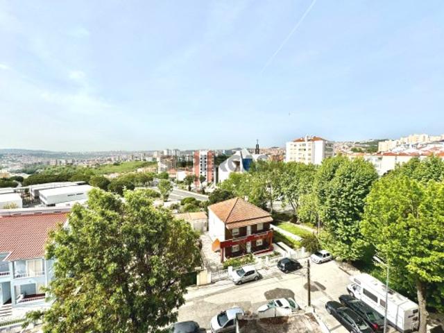 Apartamento T2+1 Duplex, c/ parqueamento, Ramada Caneças