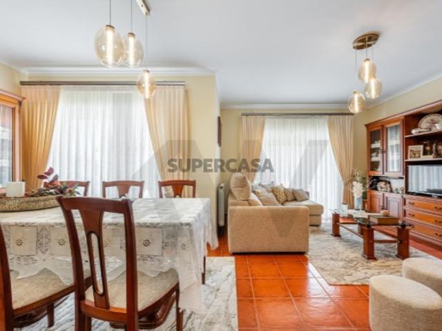 Apartamento Duplex em Labruge, com Varandas e Garagem
