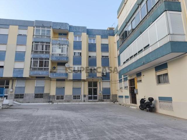 Apartamento T2+1 em Amora