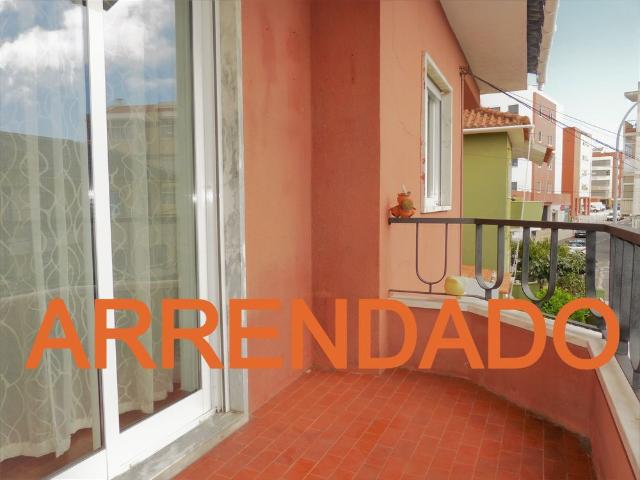 Apartamento T2+1 em Duplex, Queijas mobilado