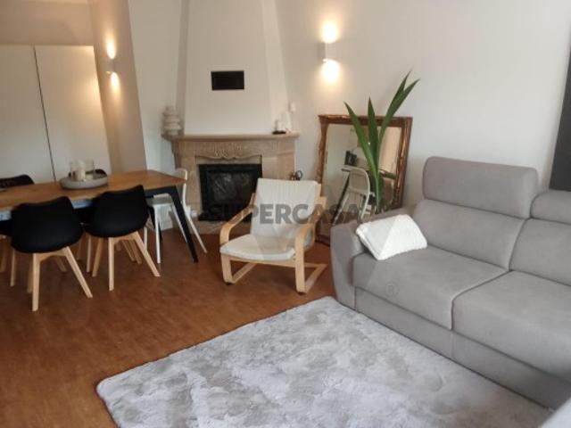 Apartamento T2+1 em Sintra com arrecadação e vista para o Palácio Nacional