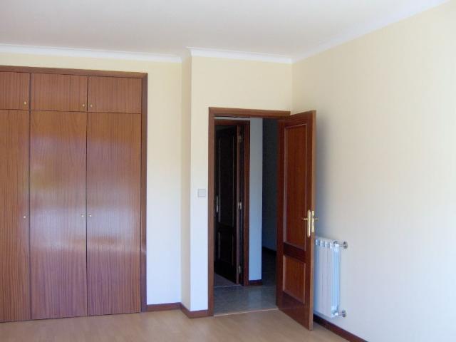 APARTAMENTO T2+1 EM PAREDES DE COURA PARA VENDA