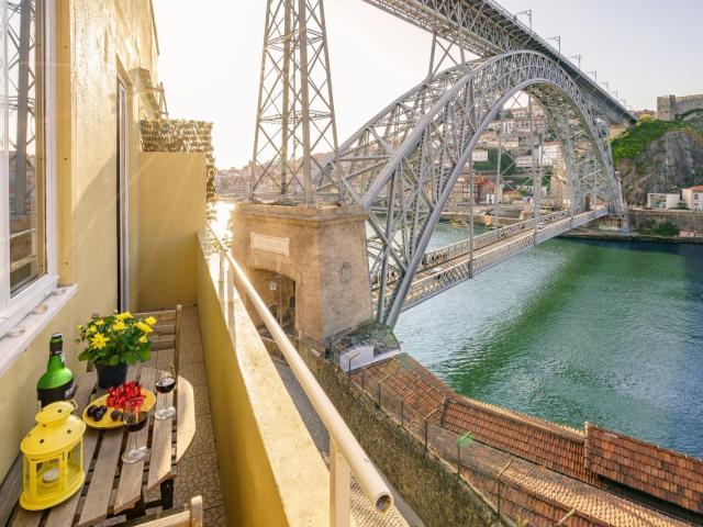 Apartamento T2+1 junto à Ponte Luís I | Ribeira de Gaia e sua zona turística