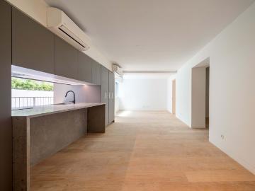 Apartamento T2+1 Luminoso e Luxuoso com Piscina no Rooftop e Vista para o Rio Tejo