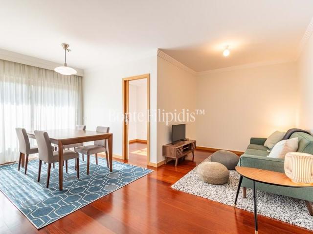 Apartamento T2+1 Mobilado em Condominio Fechado na zona da Constituição Junto ao Hospital de Santa Maria, Porto
