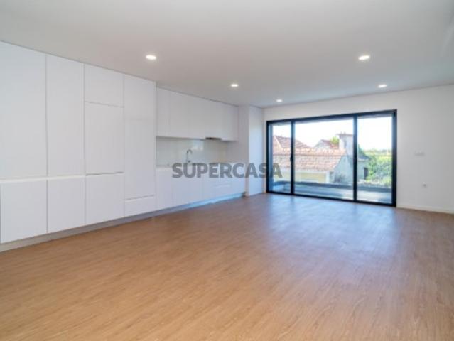 Apartamento T2+1 Novo com 2 Suites, Varanda e Estacionamento, em Aveiro