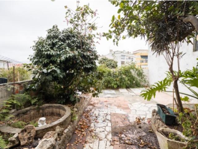 Apartamento T2+1 na Amora, com garagem e logradouro