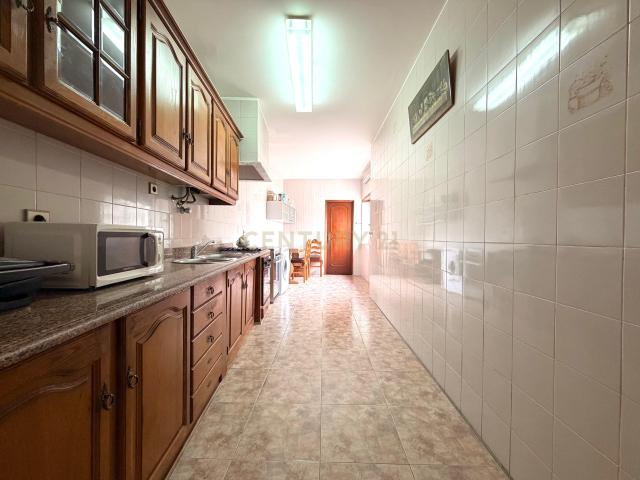 Apartamento T2+1 na Rua 31 de Janeiro a 100m da praia, Póvoa de Varzim
