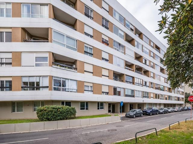 Apartamento T2+1 sem móveis para arrendamento no Alto da Barra, Oeiras