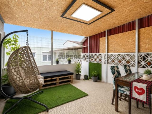 Apartamento T2+1 Paio Pires com logradouro