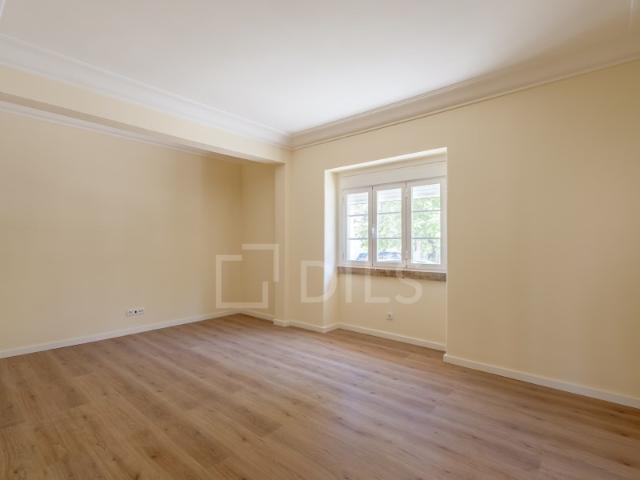 Apartamento T2+1 para arrendamento na Av. Madrid, Lisboa