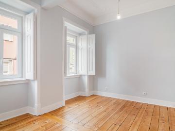 Apartamento T2+1 Reabilitado junto à Alameda Lisboa