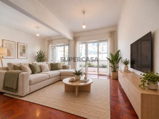 Apartamento T2+1 Remodelado na Cruz Quebrada