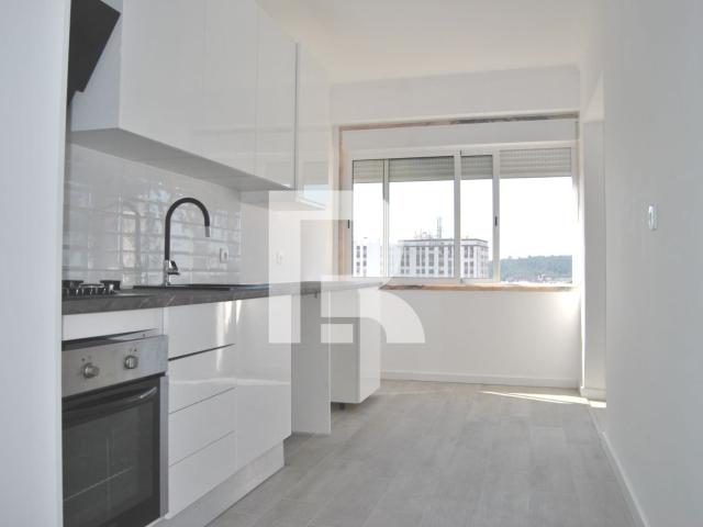 Apartamento T2+1 Remodelado na Pontinha
