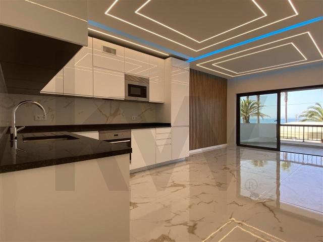 Apartamento T2+1 Renovado com vista mar 1ª linha de mar em Quarteira