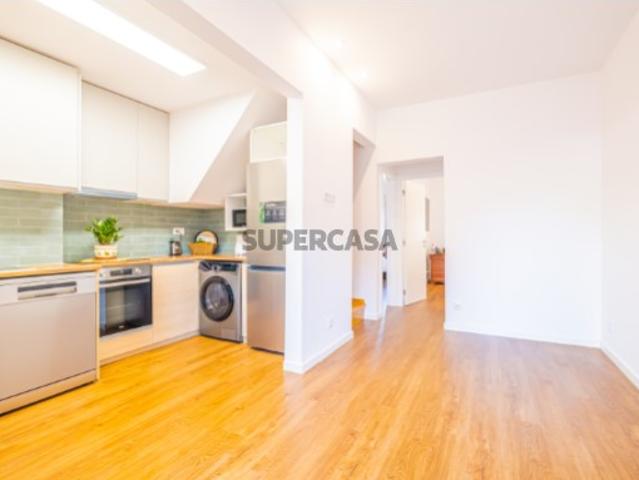 Apartamento T2+1 Renovado no Beato Espaço, Funcionalidade e Potencial numa das zonas em valorização de Lisboa