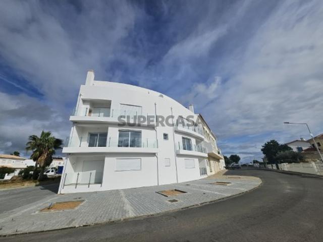 Apartamento T2+1 rés do Chão perto da Praia de Altura