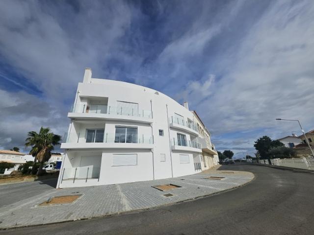 Apartamento T2+1 rés do Chão perto da Praia de Altura