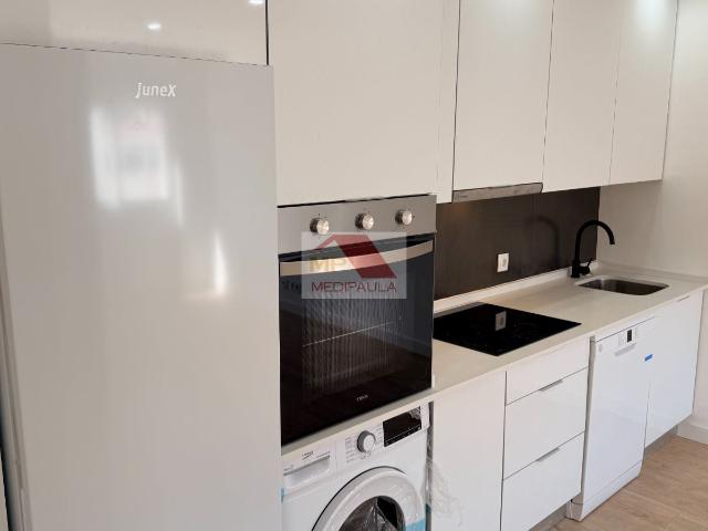 APARTAMENTO T2+1 TOTALMENTE REMODELADO NO CENTRO DE ODIVELAS | A 600 M DO METRO | PRONTO A HABITAR