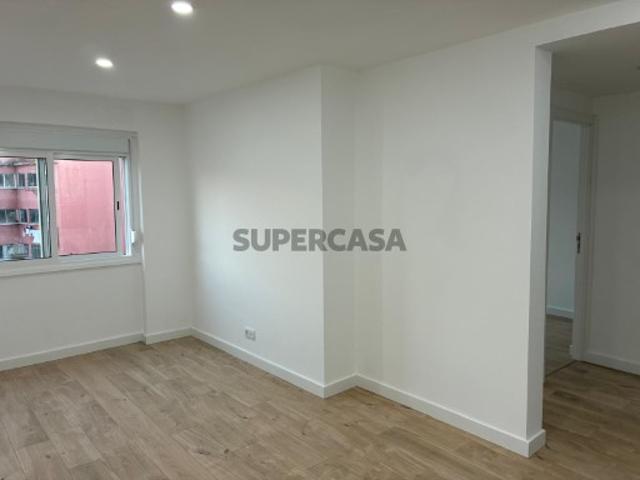 Apartamento T2+1 Totalmente Remodelado | Centro de Odivelas