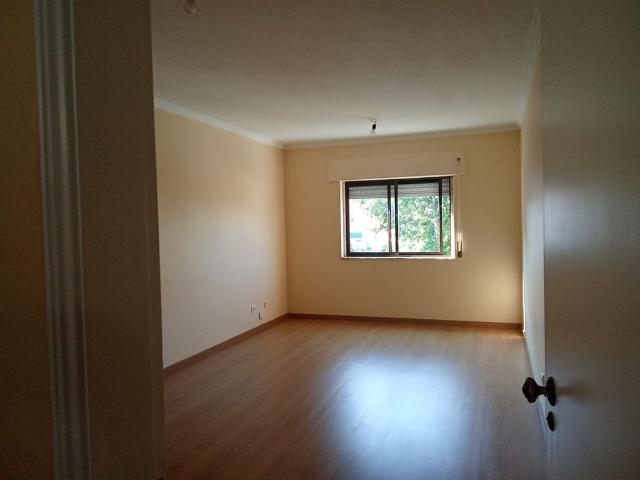 Apartamento T2+1 totalmente renovado localizado em São Domingos de Rana
