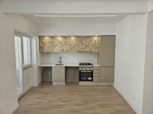T2 Totalmente Remodelado | Excelente Localização na Amadora