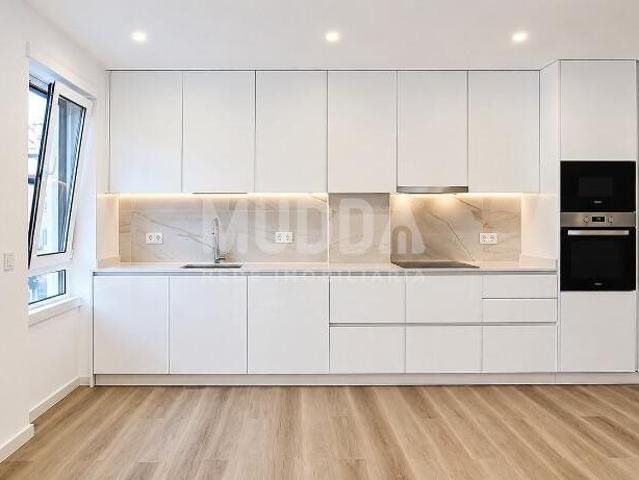 Apartamento T2+1 totalmente renovado na pitoresca vila da Na. 63m² Nazaré