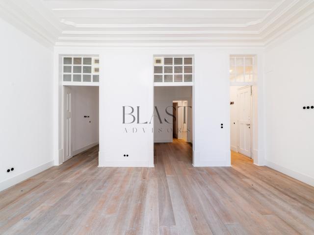 Apartamento T2+2 para Venda junto à Sé de Lisboa