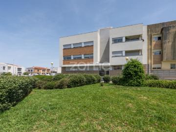 Apartamento T2 | 99 m2 | Garagem | Castelo da Maia | Arrendamento