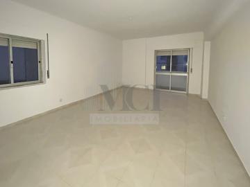 Apartamento T2, 1º andar com 90m², localizado na Agualva, perto da estação de comboios