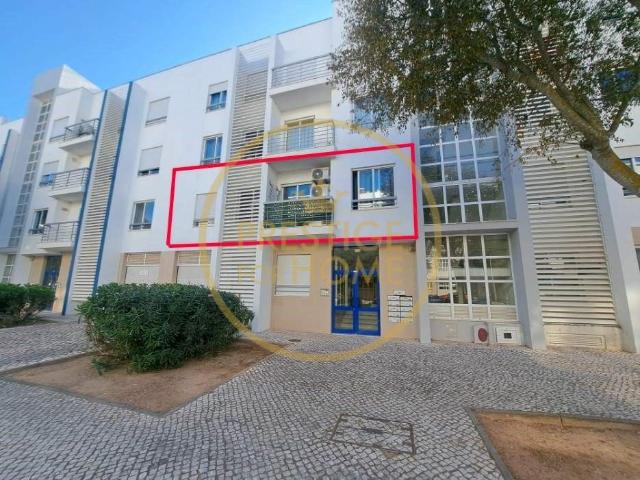 Apartamento T2 1º andar com elevador com 140m2 na Quinta de Betunes – Loulé