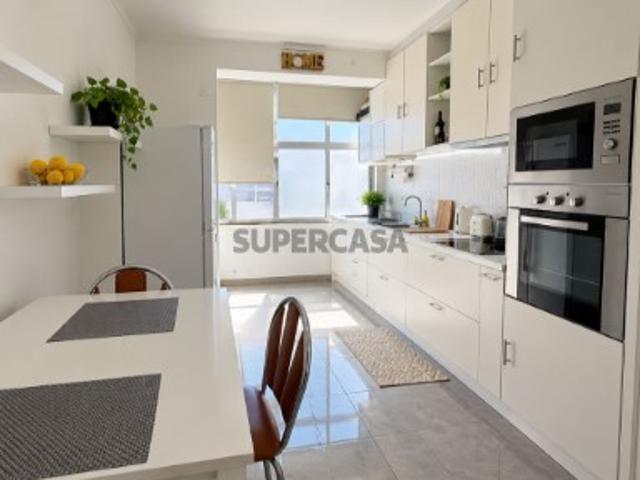 Apartamento T2 + 1 com vista, Moita