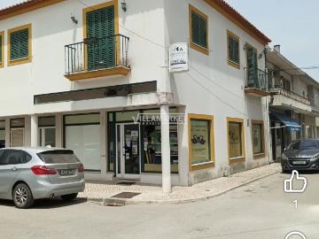 Apartamento T2 + 1 composto por 1 sótão com 69 m2 situado em Marinhais para venda em multi propostas até ao 28/06