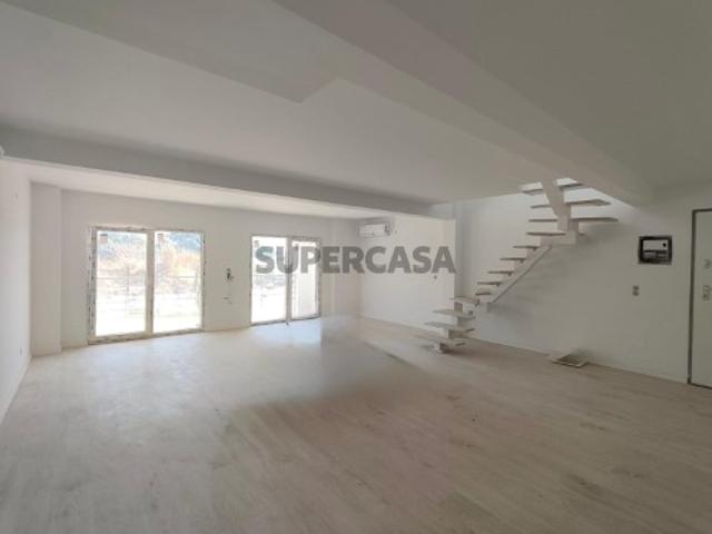 Apartamento T2 +1 Duplex Invertido com suite, terraço 22m2, varanda e 2 lugares de estacionamento