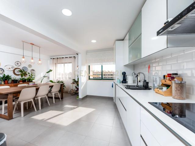 Apartamento T2 + 1 em Agualva Cacém