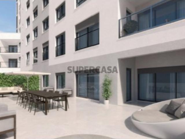 Apartamento T2 + 1 em Condomínio com Piscina em Portimão